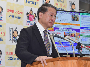 平井鳥取知事、６選不出馬を表明