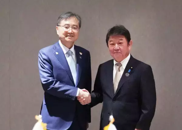 未来志向の関係発展確認