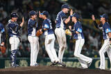 「喜ぶ西武ナイン　プロ野球」の画像1