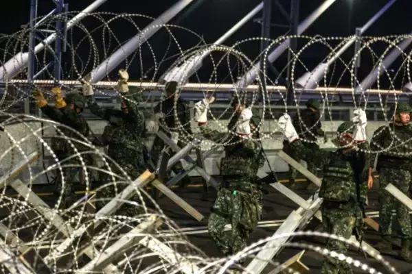 台湾軍、大規模演習で台北攻撃阻止を想定し「橋封鎖」