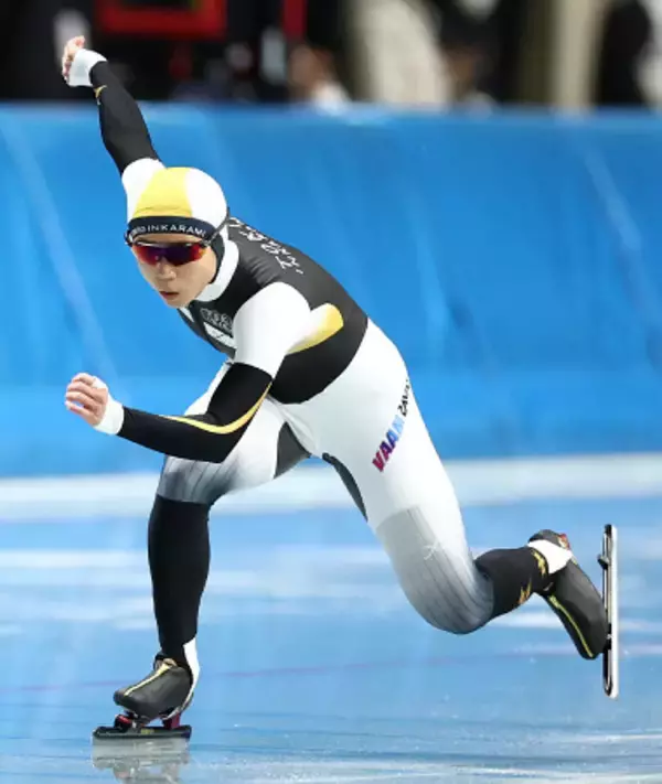 滑走する高木　全日本スピードスケート