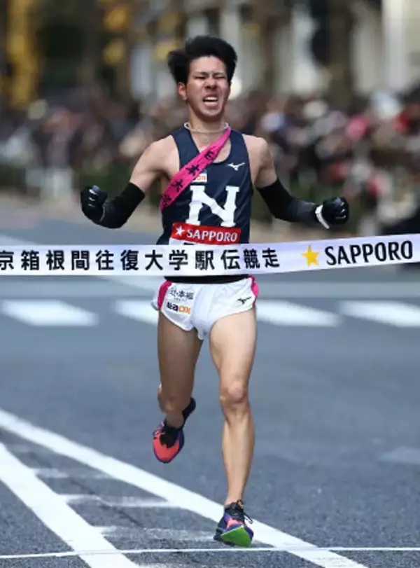 ゴールする日大の大仲　箱根駅伝