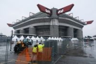 柵が設置された五輪競技場