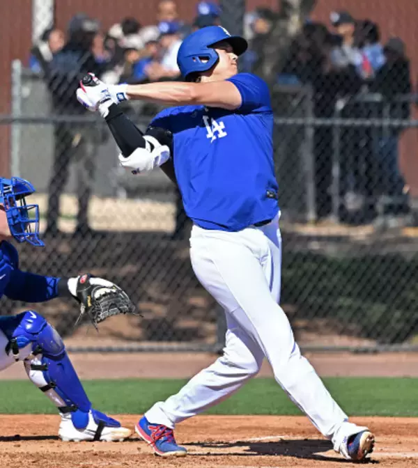 打撃練習する大谷　大リーグ