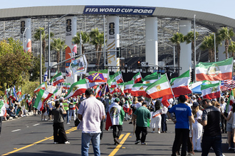 反イラン政府の抗議デモ　Ｗ杯サッカー