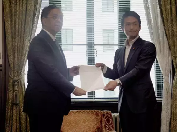 協議入りを提案する中道の小川代表