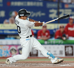 満塁本塁打を放つ愛斗　プロ野球