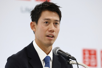 引退会見をする錦織さん