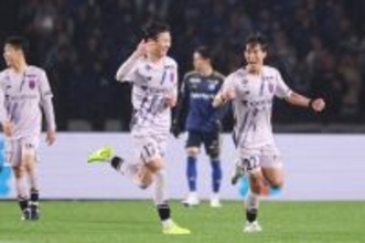 喜ぶ遠藤　Ｊリーグ