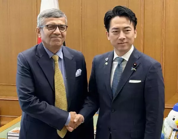 小泉氏、国防次官と面会