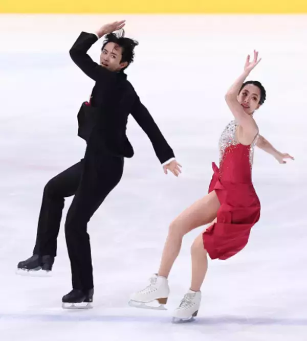 演技する櫛田、島田組　フィギュア