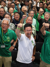 古謝氏「沖縄を前へ」＝玉城氏「すがすがしい」―知事選