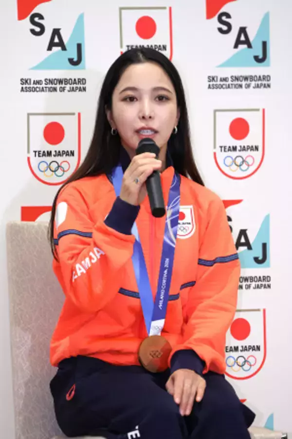 会見する高梨　五輪