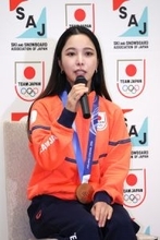 会見する高梨　五輪