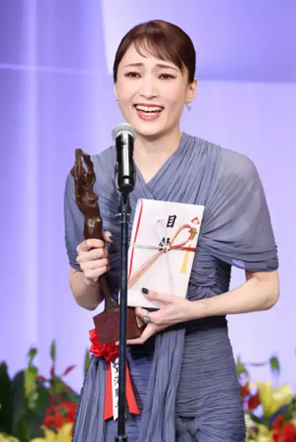 読売演劇大賞に望海風斗さん