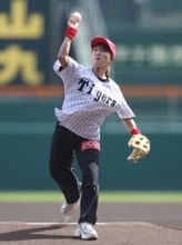坂本花織さんが始球式　プロ野球
