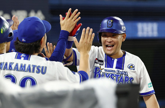 迎えられる筒香　プロ野球