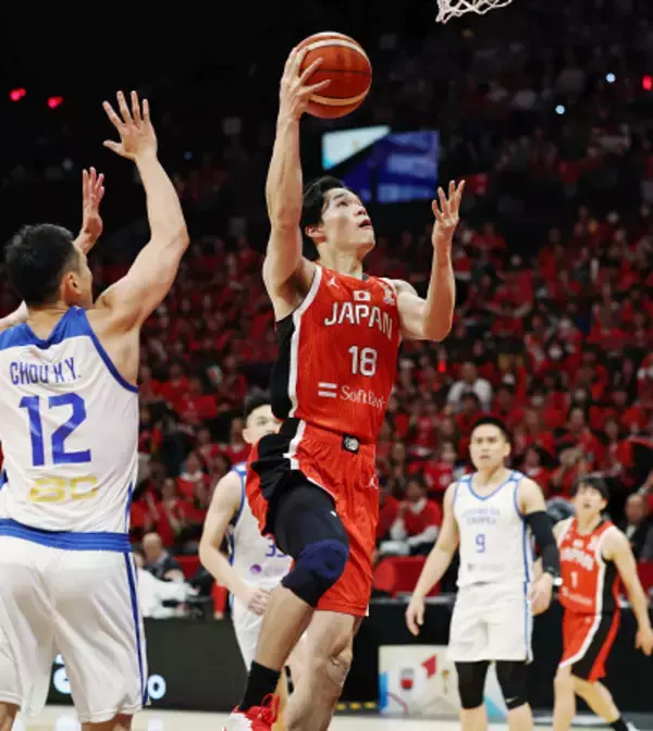 シュートを決める馬場