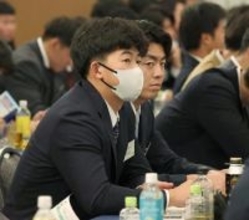 新人研修を受ける阪神の立石　プロ野球