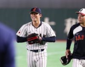 引き揚げる山本　野球