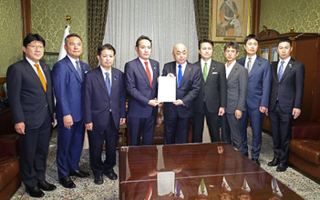 自維、「副首都」法案を提出