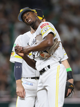 厳しい表情のモイネロ　プロ野球ＣＳ