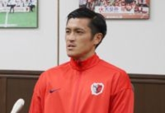 取材に応じる植田　Ｊリーグ