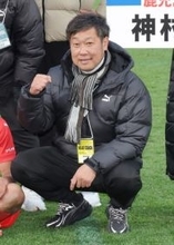 喜ぶ有村監督　高校サッカー
