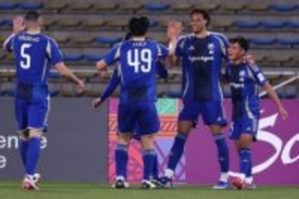 祝福されるイェンギ　ＡＣＬサッカー