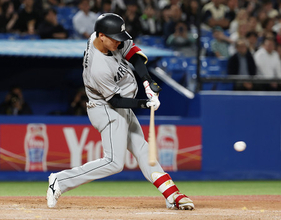 西川の適時二塁打　プロ野球