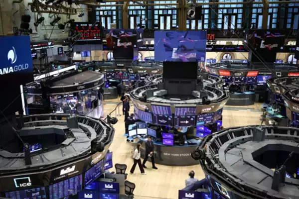 ＮＹ株、史上最高値＝５９４ドル高、米利上げ観測後退で