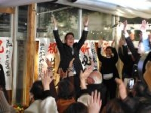 伊東市長選で勝利した杉本氏