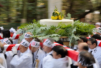 熱田神宮で大鏡餅奉納