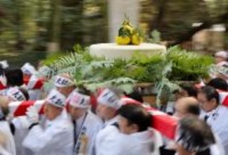 熱田神宮で大鏡餅奉納