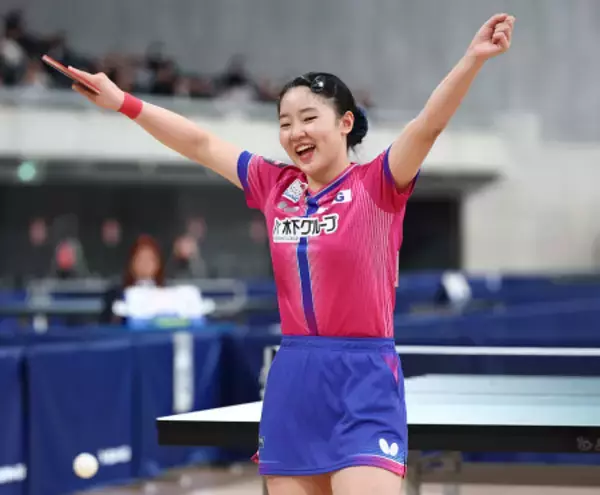喜ぶ張本美　全日本卓球