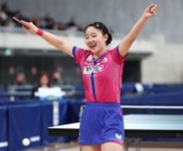 喜ぶ張本美　全日本卓球