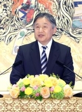 天皇陛下、６６歳に