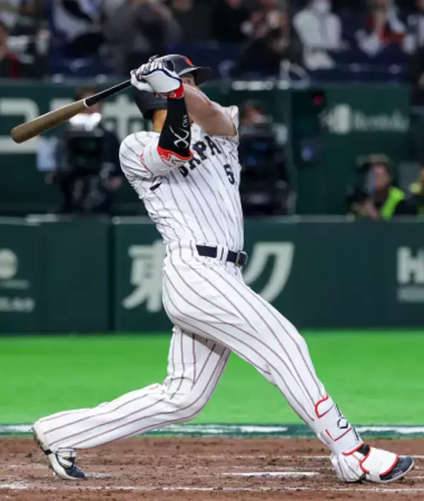 村上の満塁本塁打　野球