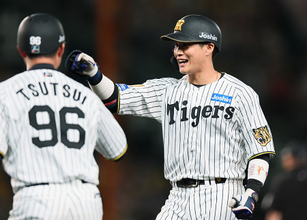 喜ぶ木浪　プロ野球