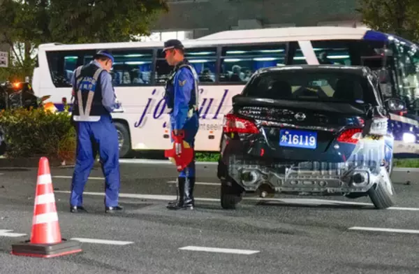 外務省前でロ大使館車が衝突＝乗用車と、４人軽傷―東京