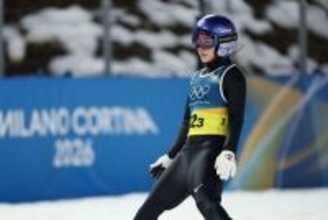 ２回目の飛躍を終えた高梨　五輪