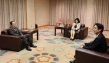 財務相・日銀総裁らが会談