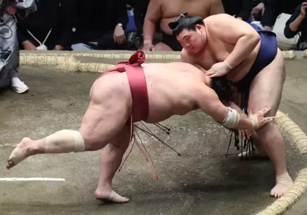 大の里のはたき込み