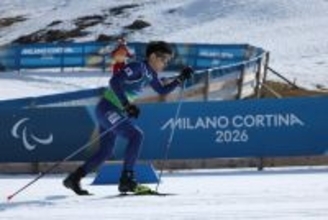 力走する岩本啓