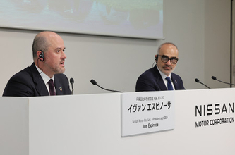 発言するエスピノーサ社長