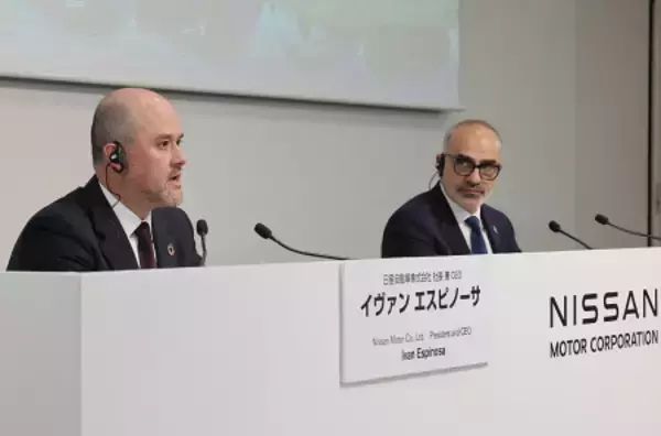 発言するエスピノーサ社長