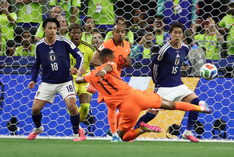 ゴール前を守る鎌田ら　Ｗ杯サッカー
