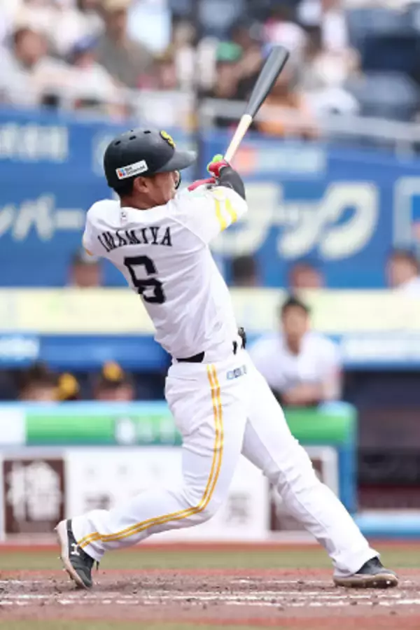 今宮の同点二塁打　プロ野球