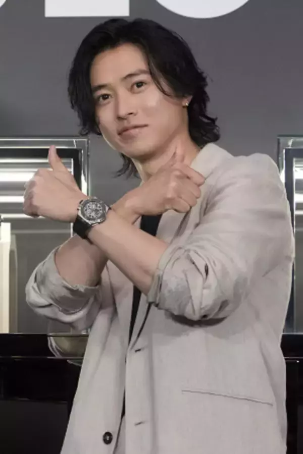 山崎賢人さんがウブロの発表会に登壇