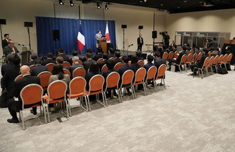 高市首相会見、大半が参加できず